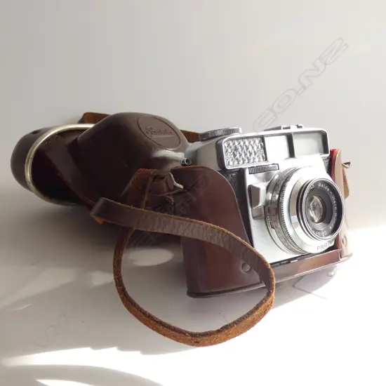 VINTAGE GERMAN BALDA PRONTOR SVS 1:2.8 / 45mm CAMERA IN CASE