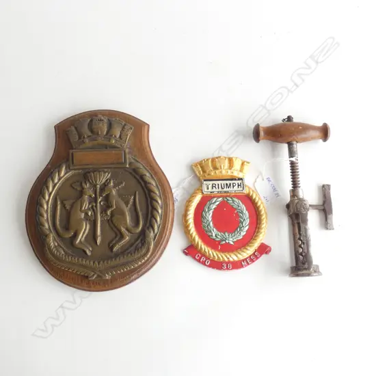 2 VINTAGE PLAQUES + A CORKSCREW L.190mm