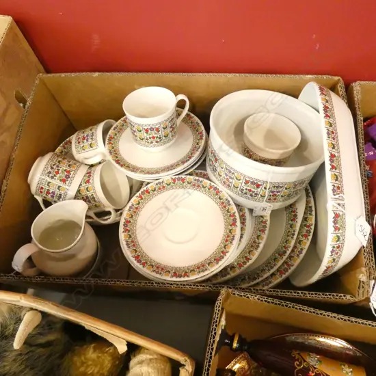 ROYAL DOULTON PART DINNER SET - FIREGLOW - 40 PCS