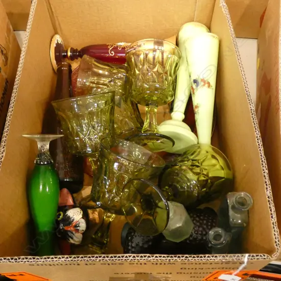 BOX LOT ASST COLOURED GLASS INCL 6 GREEN WINE GLASSES / VENETIAN GLASS ETC. 