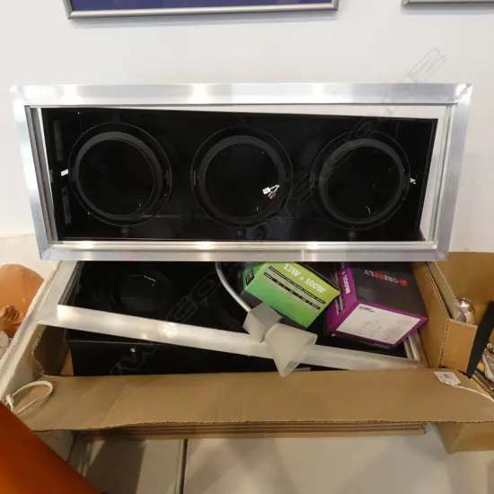 2 BOXES ECC ITALIAN LIGHTS