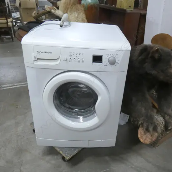 FISHER AND PAYKEL 8 KG FRONT LOADING WASHING MACHINE WORKING WELL