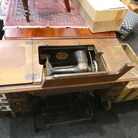OLD SINGER SEWING MACHINE IN DESK W.910mm
