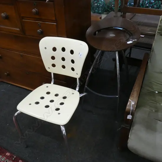 2 CONTEMPORARY CHAIRS