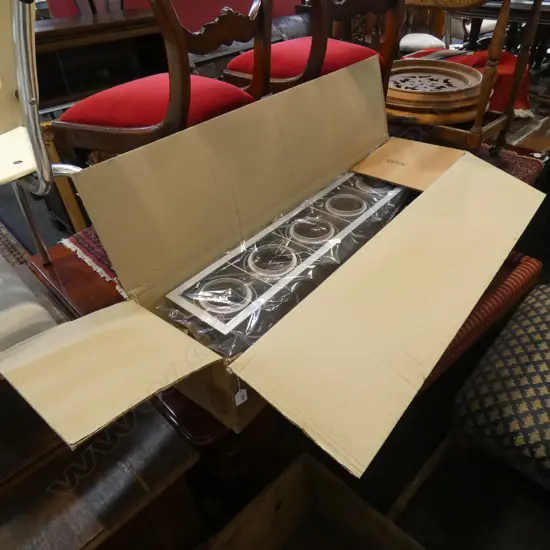 BOX LOT ECC ITALIAN LIGHTS