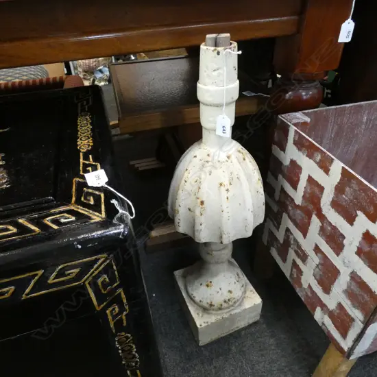 NZR WHITE PAINTED CAST IRON FINIAL H.680mm