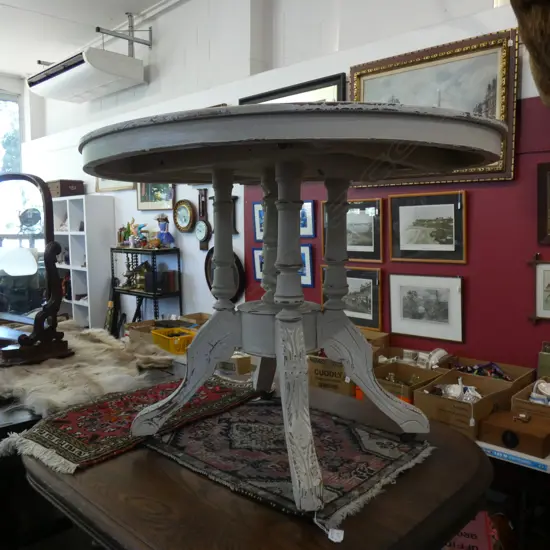 WHITE PAINTED VICTORIAN LOO TABLE W.1010mm