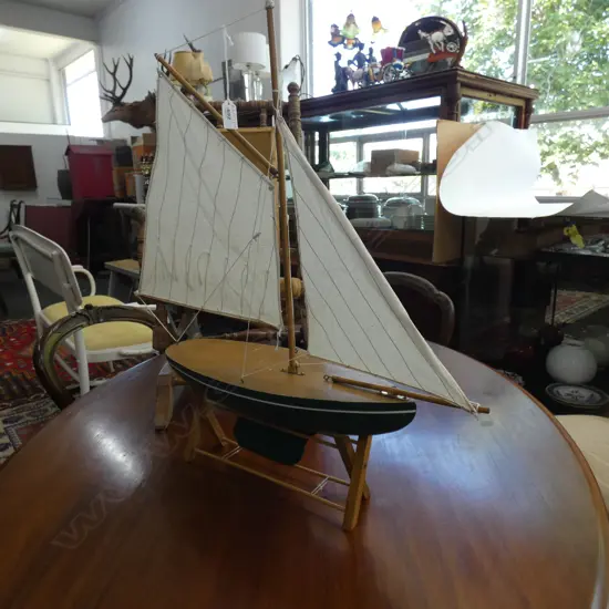 POND YACHT ON STAND H.660mm