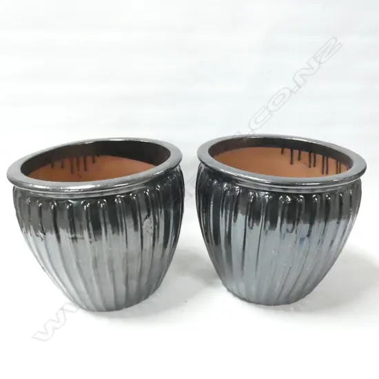 PR BLACK GLAZED GARDEN POTS WITH RIDGED DESIGN DIA 295 X H 280MM