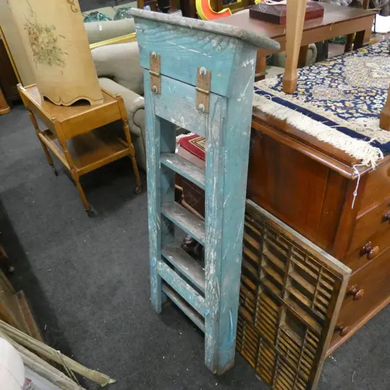 FRENCH VINTAGE PAINTED STEP LADDER