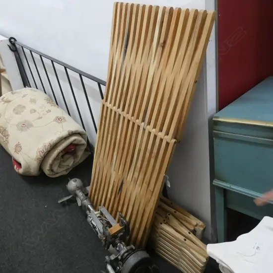 WOODEN SLATTED FOLDING OUTDOOR TABLE (L1360 X 590MM) & 4 STOOLS 