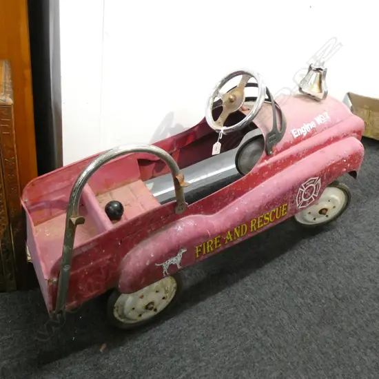 'INSTEP' VINTAGE FIRE ENGINE PEDAL CAR L.1000mm