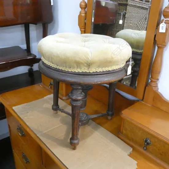 VICTORIAN STOOL 