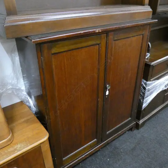 MAHOGANY CABINET BLACK VINYL TOP...