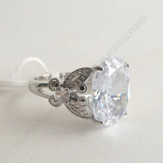 FANTASY RING 16ct FAUX OVAL DIAMOND 925 SIZE 9