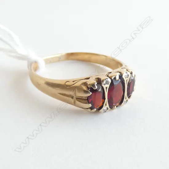 9CT GOLD 3 GARNET & DIAMOND RING 2.65gms