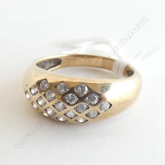 9ct  CUBIC ZIRCONIA DOME TOP RING 4gms