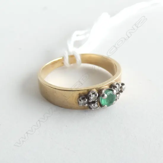 UNMARKED 18ct? GOLD RING w. EMERALD & SINGLE CUT DIAMONDS 3.5 gms