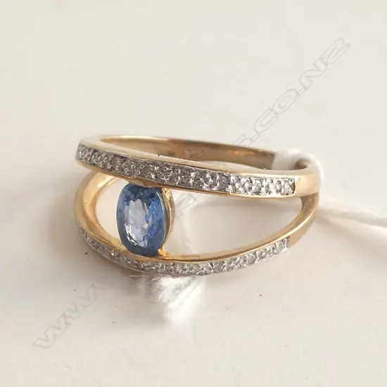 9CT SAPPHIRE & DIAMOND OPEN SPLIT STYLE  RING