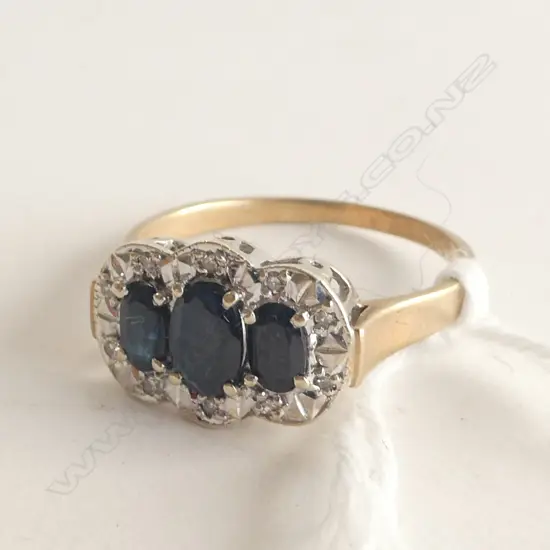 9CT GOLD 3 SAPPHIRE & DIAMOND RING 2.95gms