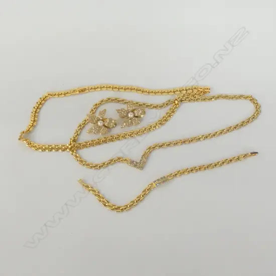 2 CHAIN LINK NECKLACES 1 WITH CHEVRON OF CRYSTALS, MATCHING BRACELET + PR EARRINGS