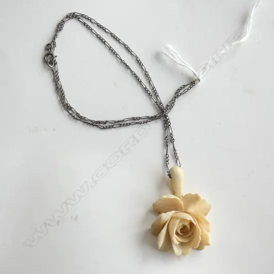 IVORY ROSE NECKLACE