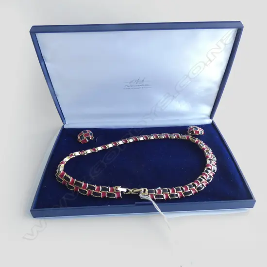 NECKLACE & CLIP EARRINGS SET - BLACK & RED ENAMEL SET IN GOLD TONE