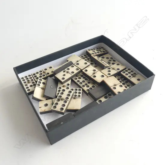 SET 30 ANTIQUE BONE & EBONY DOMINOES
