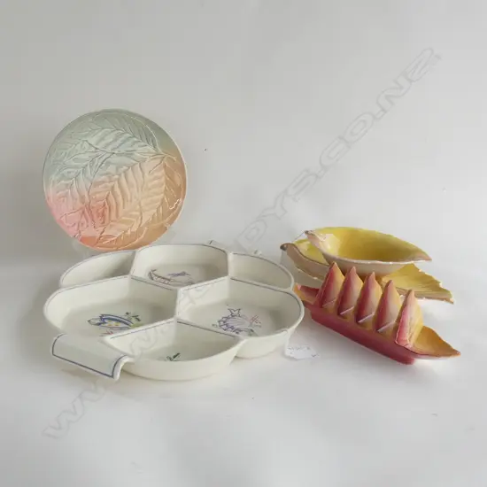 LGE POOLE DIVIDED PLATTER (DIA 330mm) + 4 PCS ROYAL WINTON LEAF PATTERN INCL TOAST RACK