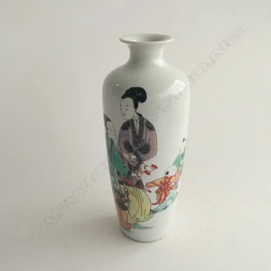 CHINESE VASE; WUCAI FIGURES H.245mm