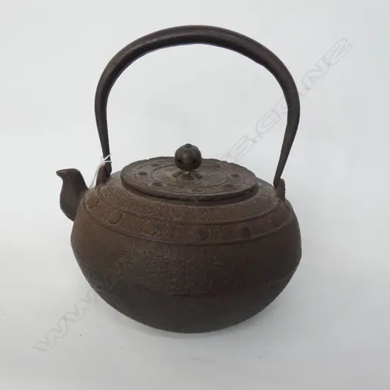 ORIENTAL IRON TEAPOT L 180mm