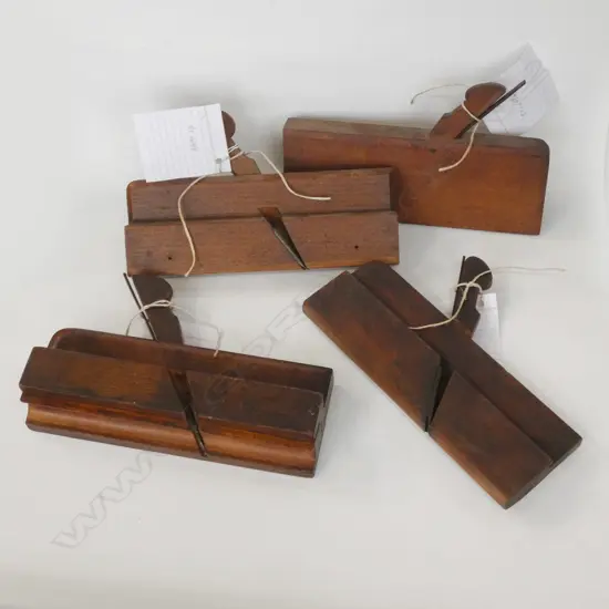 4 VINTAGE MOULDING PLANES L.240mm...