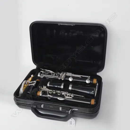 YAMAHA CLARINET; YCL250 CASED