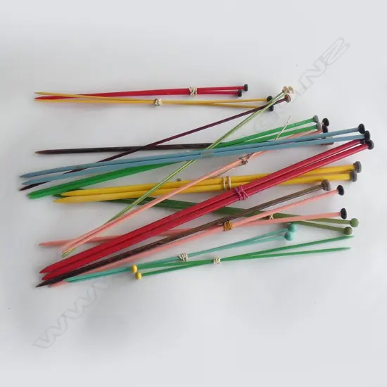 12 PR + 3 VINTAGE KNITTING NEEDLES
