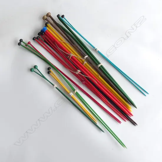 12 PR VINTAGE KNITTING NEEDLES