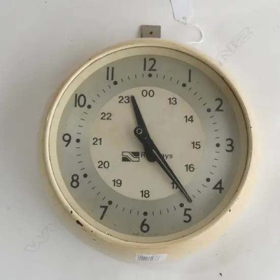 NZ RAILWAYS SLAVE CLOCK WHITE D. 280mm.