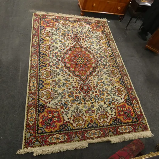 MACHINE KNOTTED WOOL PILE RUG 2540 x 1680 mm.