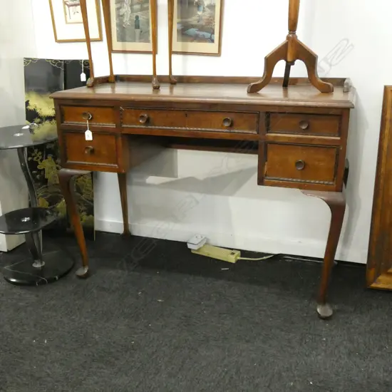 5 DRAWER QUEEN ANNE STYLE DESK W.1060mm