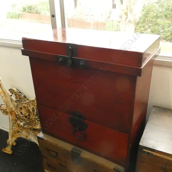 LATE 1800’S LACQUERED CEDAR ‘NAGAMOCHI’ STORAGE CHEST
