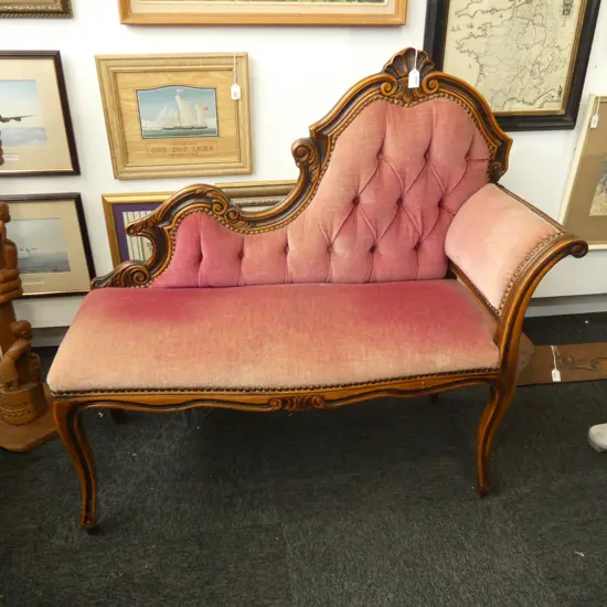 UPHOLSTERED FRENCH STYLE SETTEE W.980mm