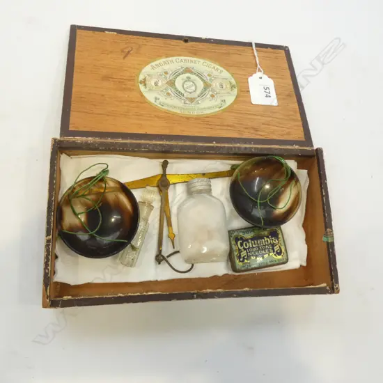 CIGAR BOX w. OLD HORN SCALES