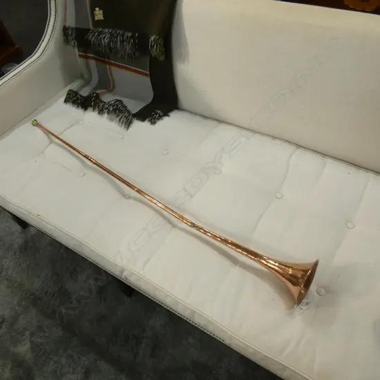 COPPER POST HORN ENGRAVED LONDON TO WINDSOR - BRASS MEDALLION L 1200mm A.F