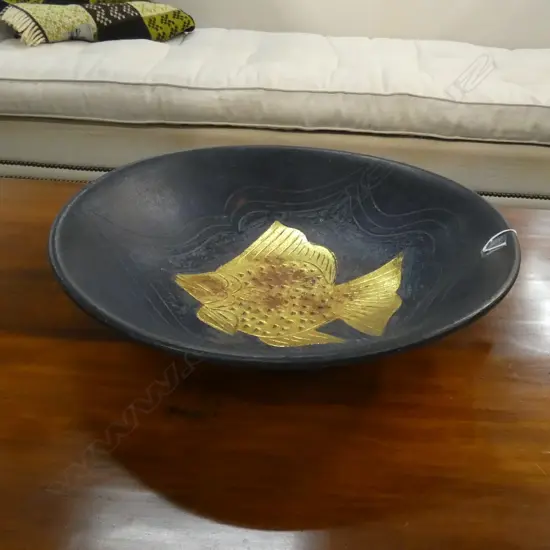 LGE DARK BLUE BOWL W FISH MOTIF IN GOLD DIA 470mm.