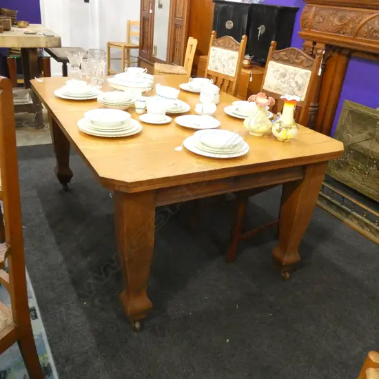 '20s OAK DINING TABLE w. 2 LEAVES ON CASTORS...