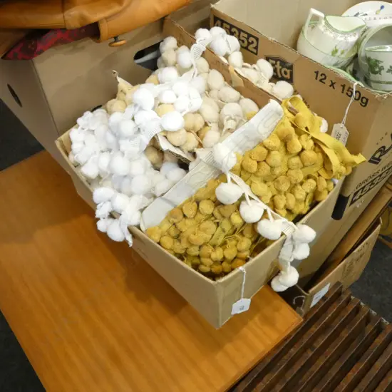 BOX POMPOM EDGING; MUSTARD, WHITE & CREAM