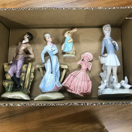 5 VARIOUS FIGURES (SOME AF)