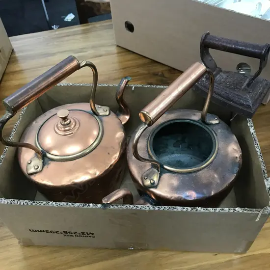 BOX 2 COPPER KETTLES (1 MISSING LID) & ANTIQUE IRON