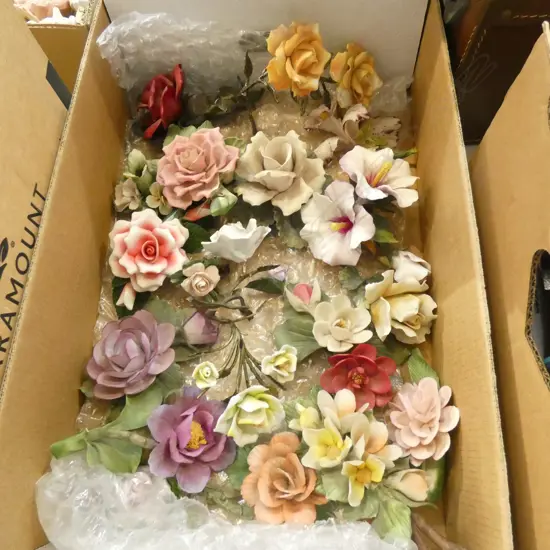 BOX LOT CAPODIMONTE FLOWERS