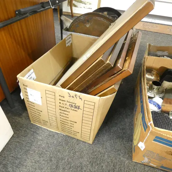 BOX LOT FRAMED HORSE RACING PHOTOS