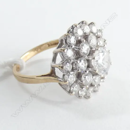 9CT & CZ CLUSTER PRINCESS RING 4.9gms